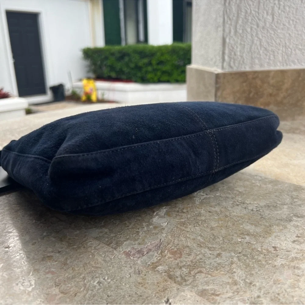 FENDI Vintage Baguette Navy Blue Suede Leather - Picture 5 of 10